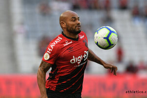 Sport busca contratao de Jonathan, ex-Athletico