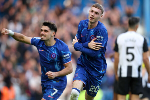 Palmer resolve outra vez, Chelsea bate Newcastle e volta ao G4 do Ingls