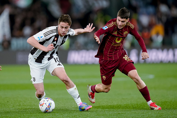 Em baixa na Srie A, Roma e Juventus empatam com um gol para cada