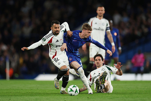 Chelsea perde em Londres para Legia Warszawa, mas avana na Conference League