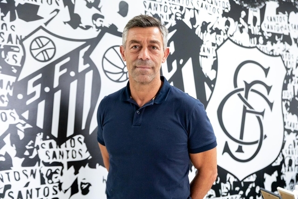 No dia do aniversrio, Santos anuncia demisso de Pedro Caixinha 