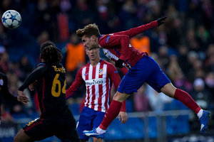 Griezmann coloca Atltico de Madrid nas oitavas da Liga dos Campees