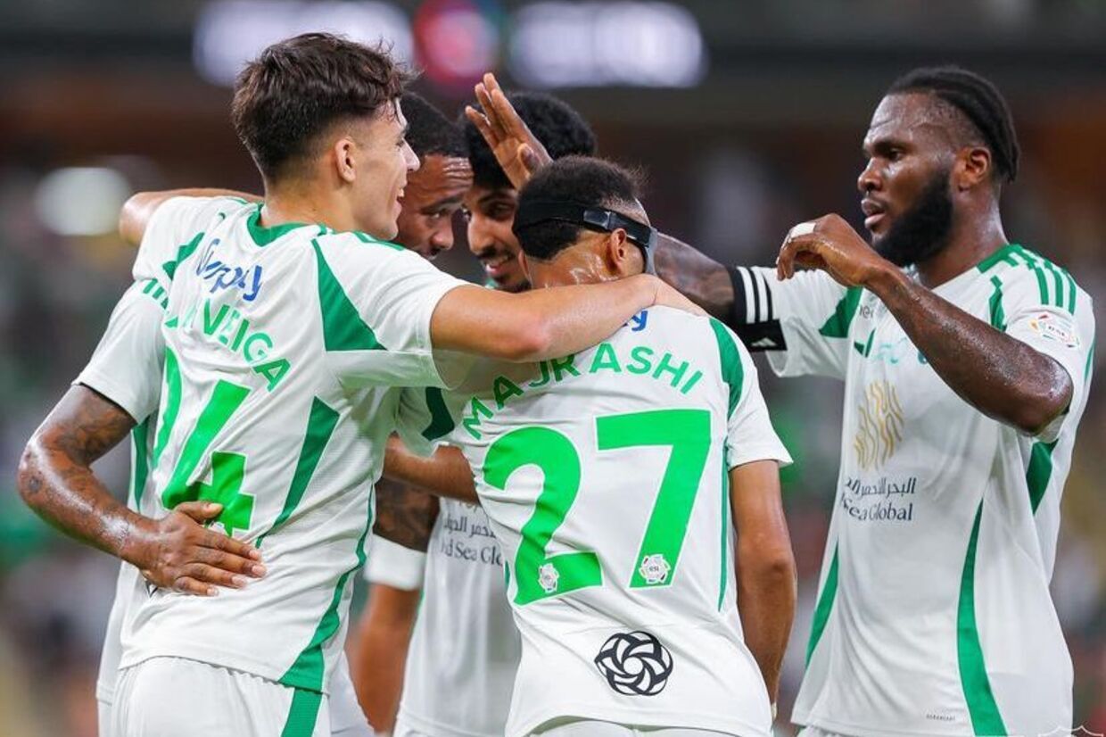 Firmino sai do banco, marca nos acréscimos e evita tropeço do Al Ahli em casa na Liga Saudita