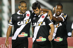 Vasco vence Vila Nova, de virada, e fica a um ponto da Srie A