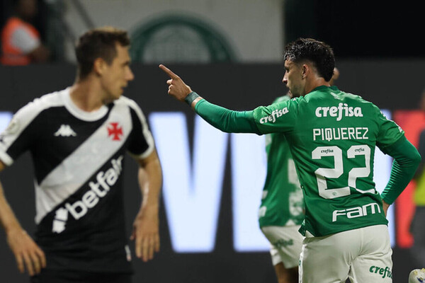 Em noite inspirada de Estvo, Palmeiras passa fcil pelo Vasco