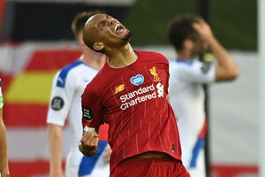 Liverpool goleia Palace e seca o City para ser campeo nesta quinta