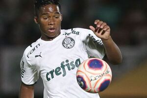 Endrick assina com o Real e se torna adolescente mais caro da histria
