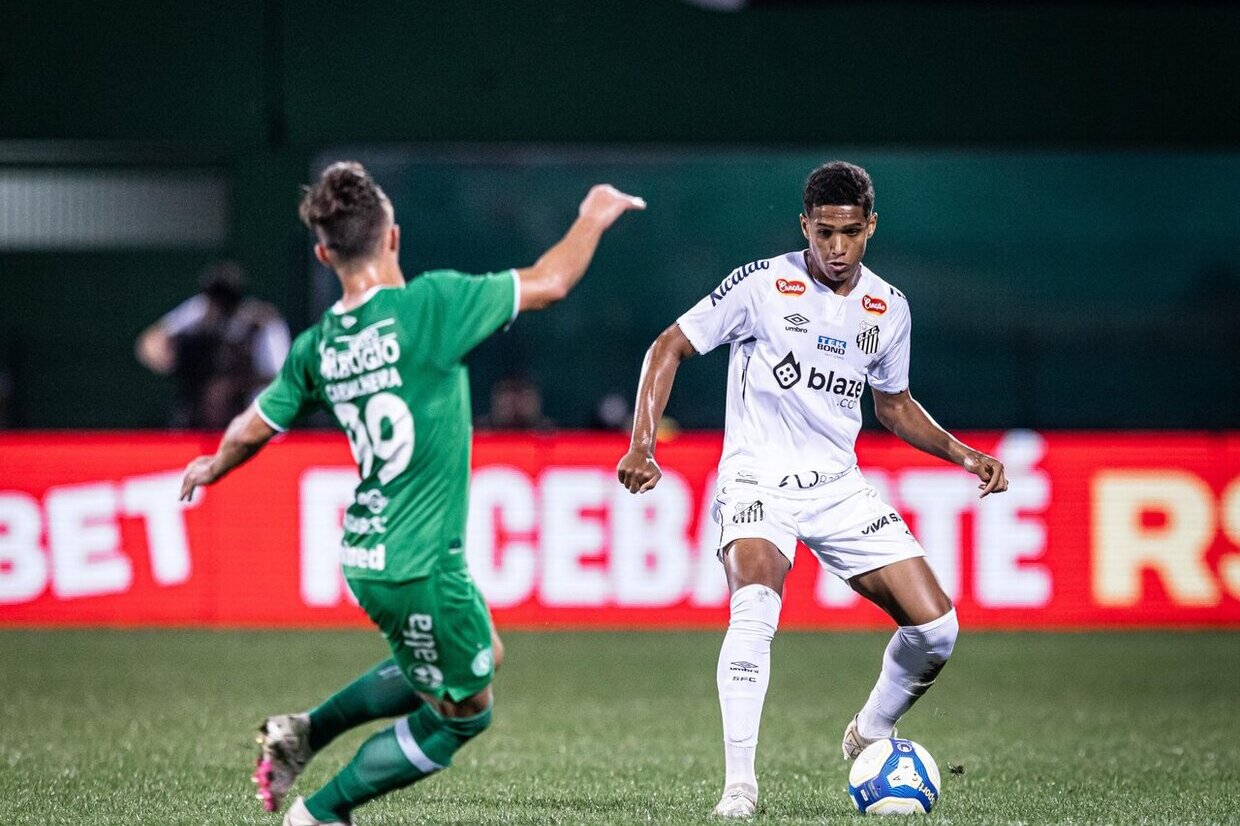 Santos sai na frente, mas leva virada da Chape e tem liderança em risco na Série B