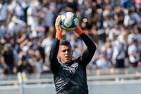 Barcelona tem interesse em goleiro da Ponte Preta, diz jornal