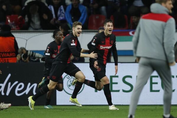 Com dois gols nos acrscimos, Leverkusen consegue virada espetacular e derruba Qarabag