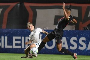 Santos aproveita jogador a mais para buscar empate contra Atltico Goianiense