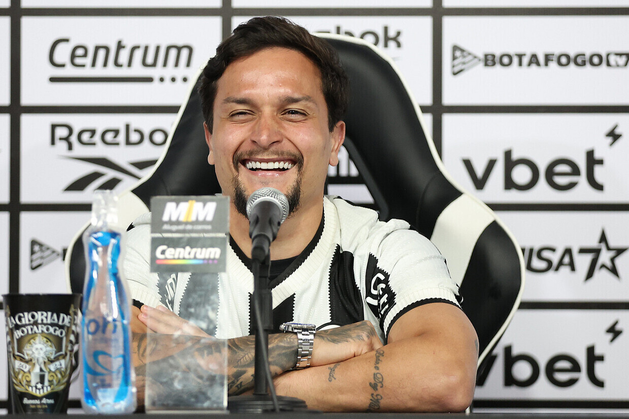 Artur revela ansiedade pela estreia na Supercopa: 'Até sonho como vai ser'