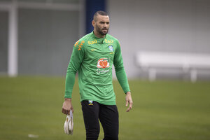 Lesionado, Weverton  cortado da seleo; Tite chama Santos, do Athletico