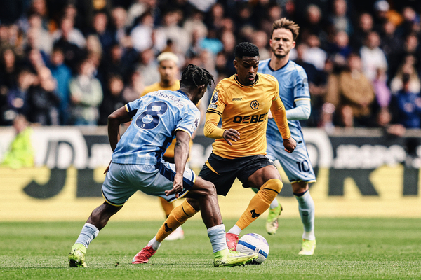 Wolves dominam o Tottenham e conquistam quarta vitria consecutiva