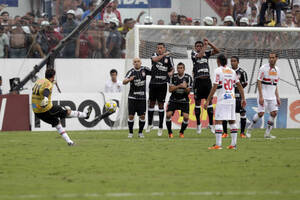 H 14 anos, Rogrio Ceni marcava seu gol de nmero 100; relembre