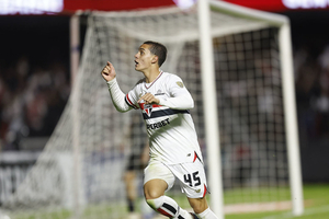 Lucca desbanca Marquinhos e  goleador mais jovem do So Paulo na Libertadores