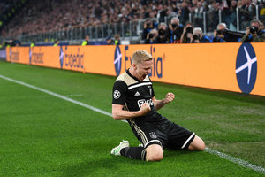 Van de Beek j tem preferncia entre Real Madrid e Tottenham