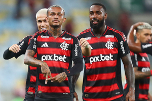 Fla abre vantagem na final, mas Flu marca no fim e segue vivo