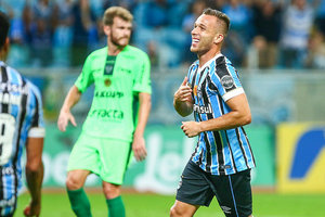 Fora da Copa, Arthur nega frustrao: 'Mais motivos para comemorar do que lamentar'