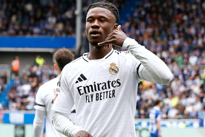 Real Madrid economiza seus titulares, bate o Alavs e segue na cola do Barcelona