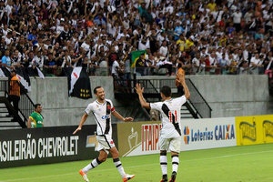 Vasco vence Londrina com gol contra, mas Atltico Goianiense segue lder da Srie B