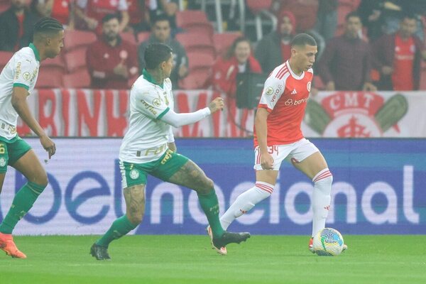 Inter joga melhor, mas Palmeiras arranca empate no fim
