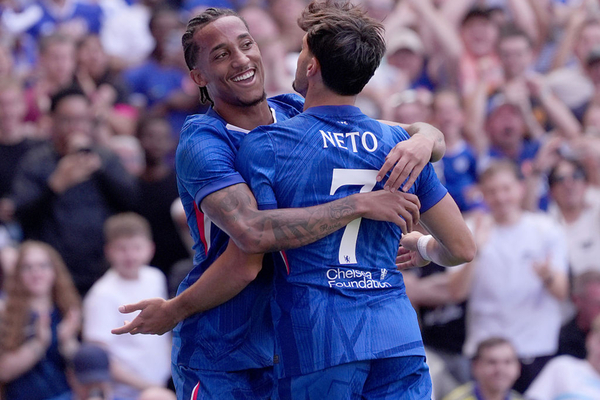Chelsea se impe e goleia Milan em amistoso