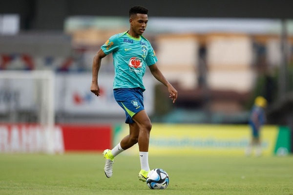 Convocado pela segunda vez, Estvo analisa duelo da seleo brasileira
