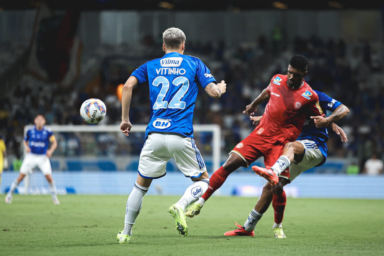 Bolasie decide e Cruzeiro abre Mineiro com vitória sobre Tombense