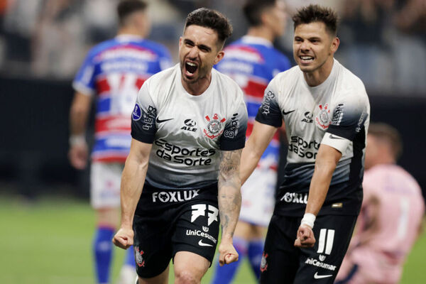 Corinthians trucida Fortaleza e confirma vaga na semi com folga