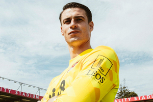 Chelsea deve perder ''goleiro mais caro da histria'' para rival