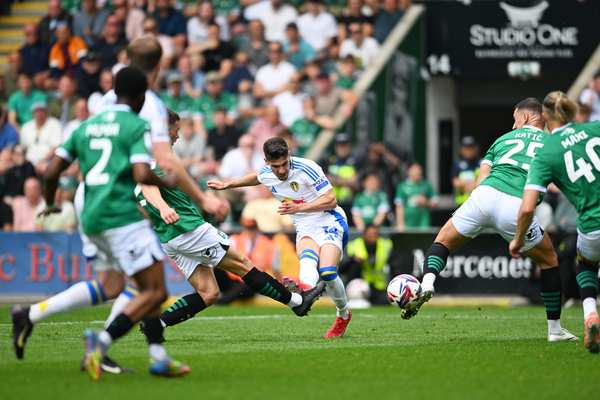 Leeds conquista a Championship nos acrscimos; Time de Lampard vai aos playoffs