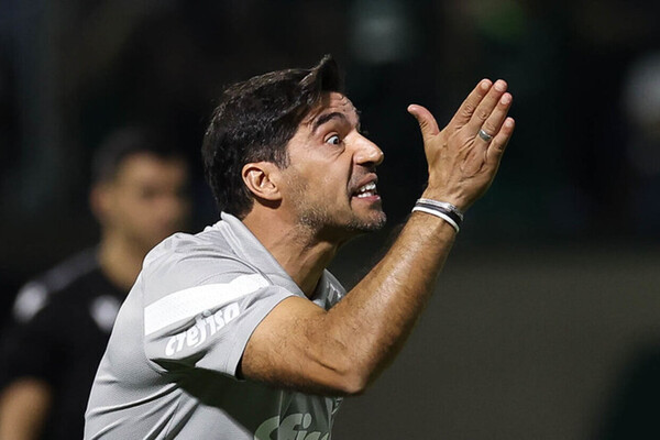 Abel explode aps mais um jogo fora do Allianz: 'No me cobrem ser campeo'