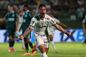 Palmeiras aproveita falhas defensivas, goleia o Gois e fica na vice-liderana