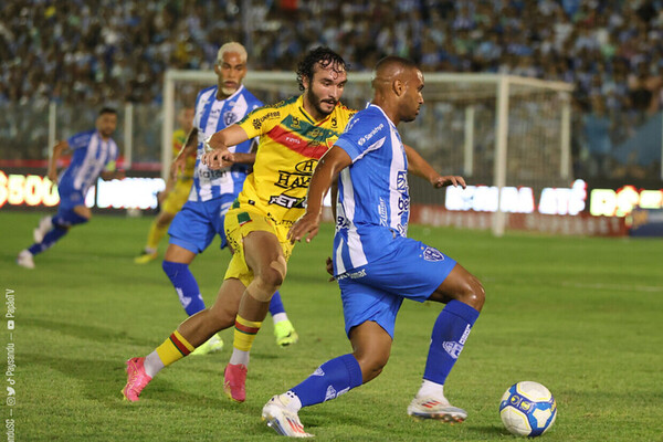 Paysandu vence, se livra da degola e rebaixa o Brusque na Srie B