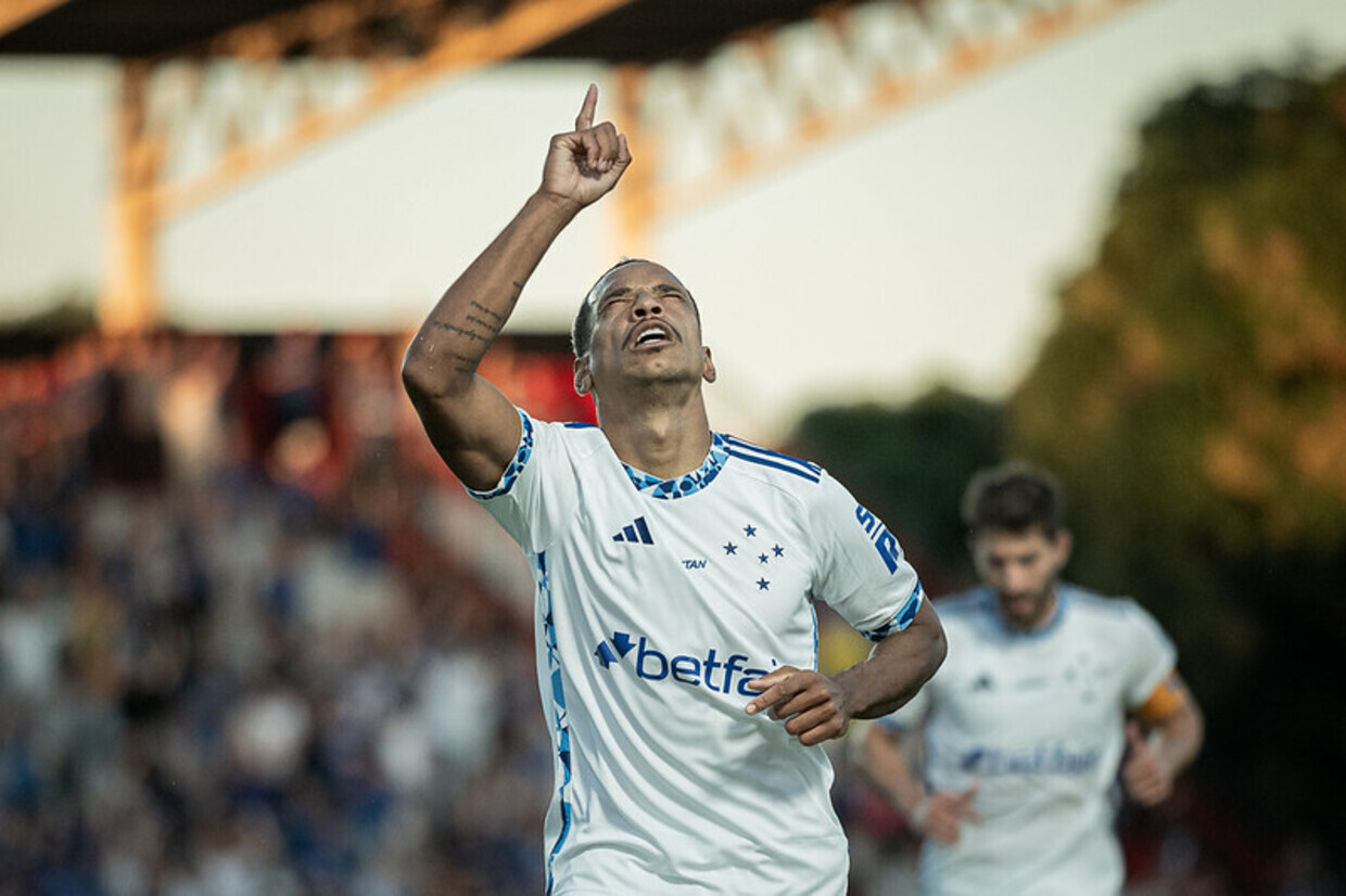 Matheus Pereira confirma permanência no Cruzeiro