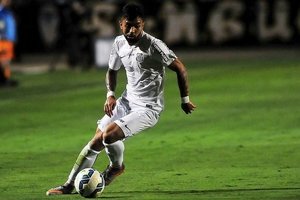 Com Marquinhos e Gabriel de protagonistas, Santos vence Figueirense e avana