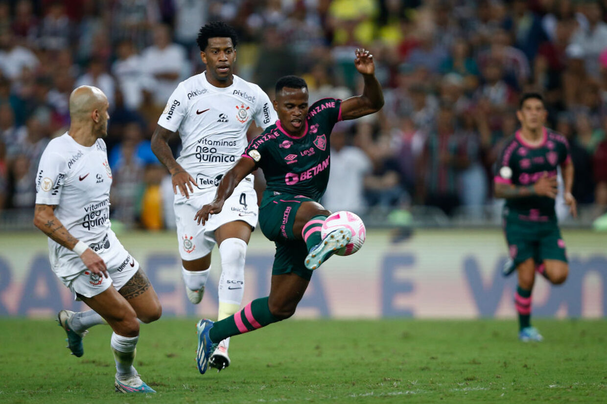 Corinthians fica no empate em 3 a 3 com o Fluminense no Maracanã