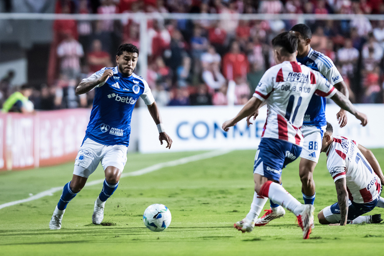 Unin marca no ltimo lance e vence o Cruzeiro na estreia da Sul-Americana