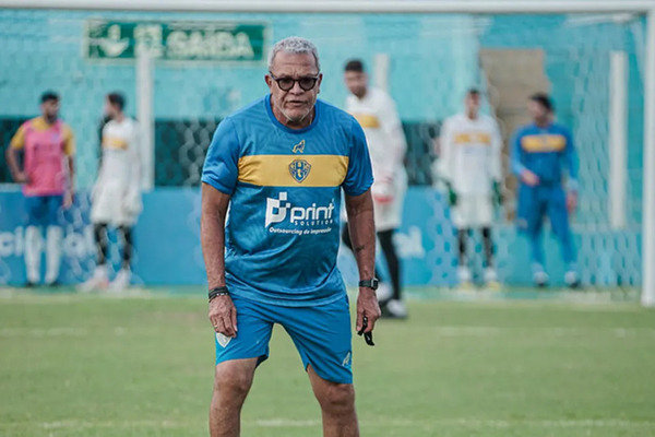 Aps acesso, Paysandu renova com Hlio dos Anjos para 2024 