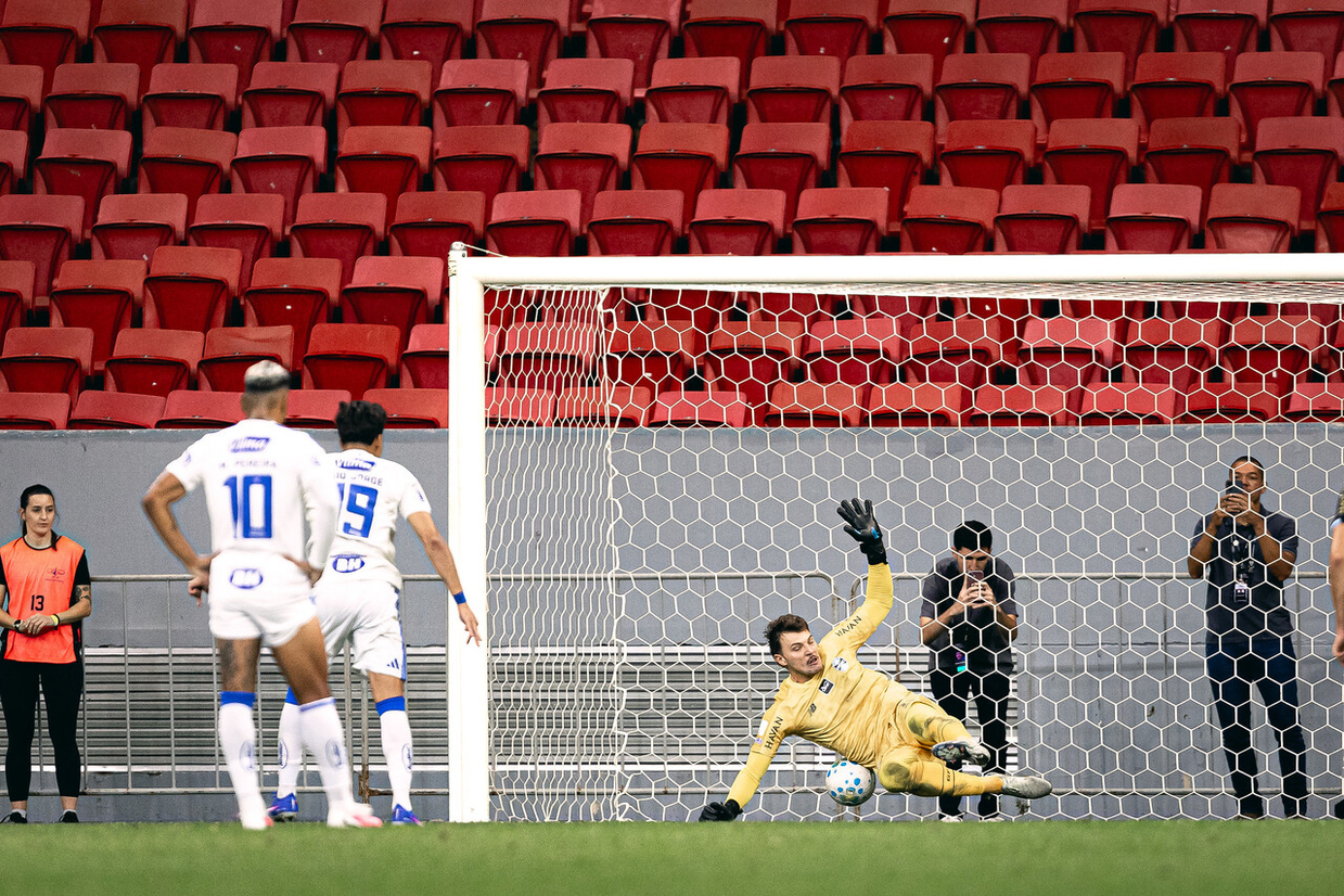 Grêmio garante vitória em amistoso contra Cruzeiro com atuação decisiva do goleiro Grando Grêmio garante vitória em amistoso contra Cruzeiro com atuação decisiva do goleiro Grando