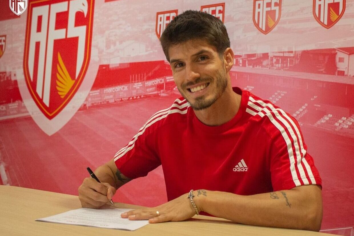 Lucas Piazón chega ao décimo clube no futebol europeu