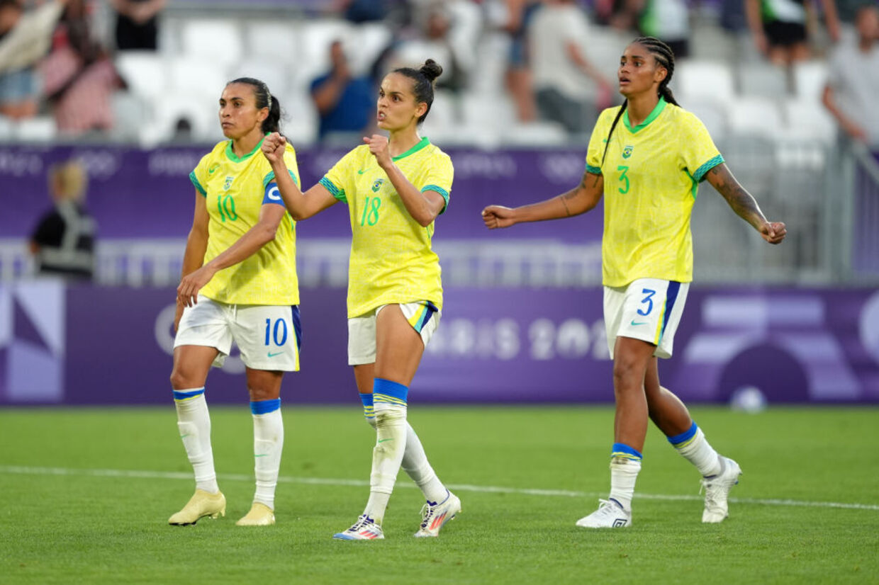 Com dupla brasileira, futebol feminino conhece indicadas à Bola de Ouro