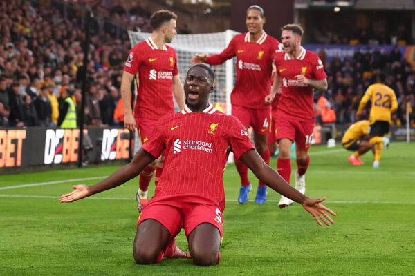 Liverpool supera Wolverhampton e assume a liderana da Premier League
