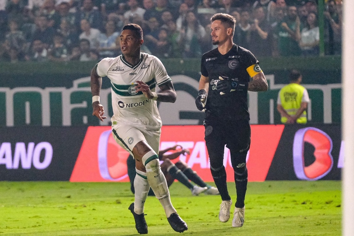 Coritiba toma decisão sobre futuro de Alef Manga no clube