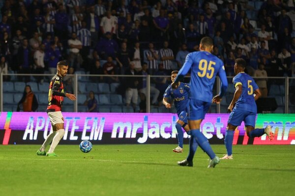 Com gol no ltimo lance, Sport arranca empate com o Ava na Ressacada