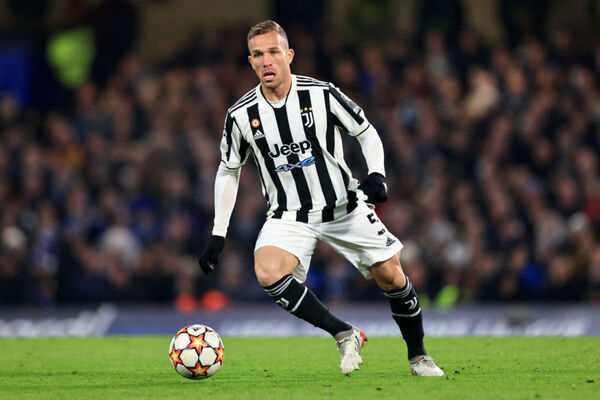 Arthur no fica na Juventus, diz agente