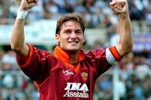 Totti compara carreira com a de Messi: 'Na Roma ganharia zero Bolas de Ouro'