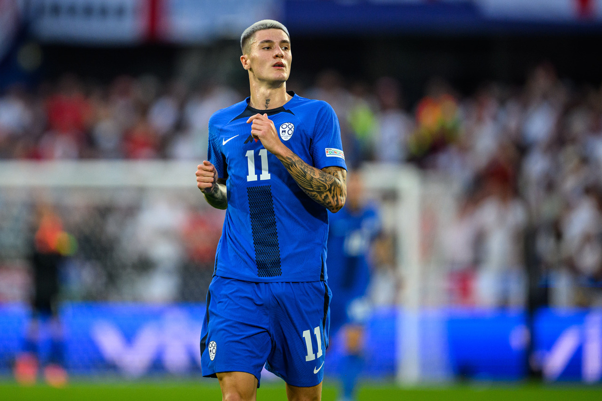 Newcastle faz nova investida por atacante esloveno também desejado pelo United