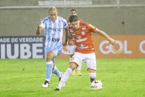 Na luta pelo G4, Londrina sai na frente, mas cede empate ao Tombense